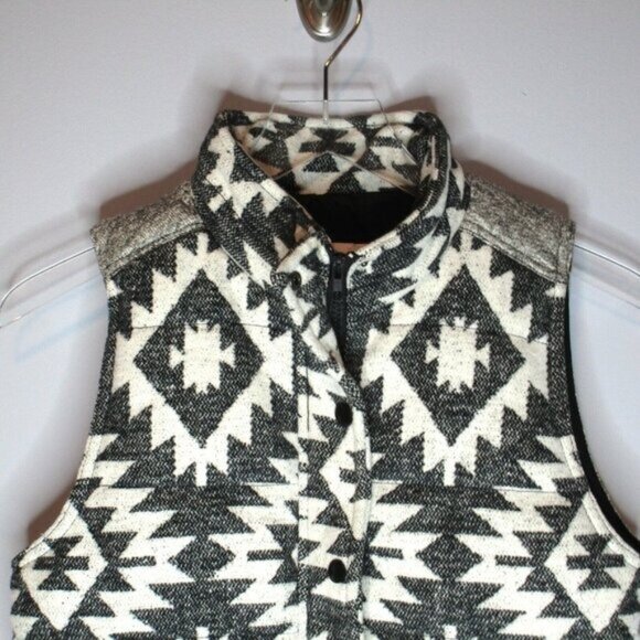 Anthropologie Skies Are Blue Aztec Print Puffer Vest Size XS Geometric Cabincore - Picture 8 of 16